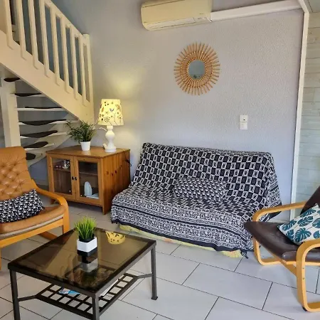 La Maison Des Glycines Holiday home *