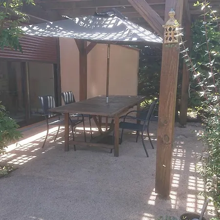 La Maison Des Glycines 度假居