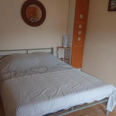 La Maison Des Glycines Holiday home Onesse-et-Laharie